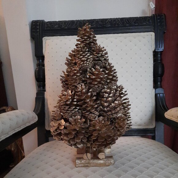 Gold Pine Cone Christmas Tree - Picture 2 of 5